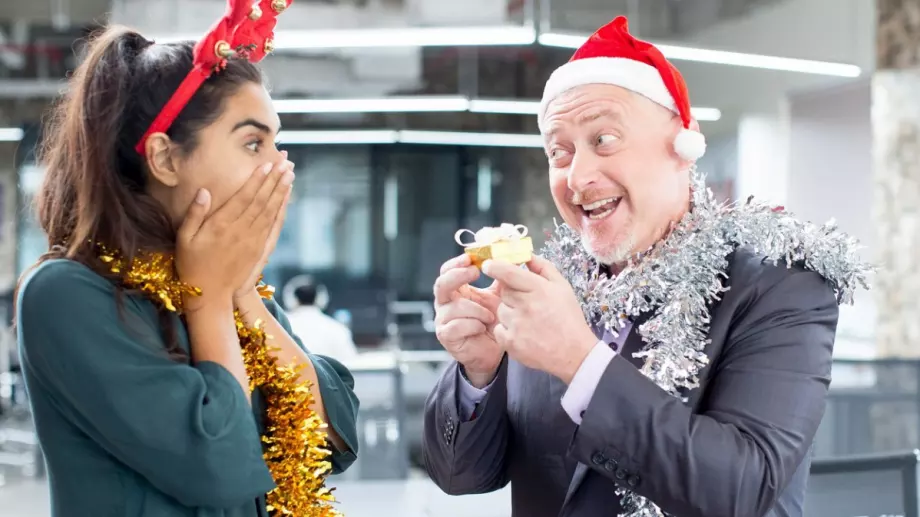 4 от 5 от работодатели ще раздадат коледни парични възнаграждения на служителите си