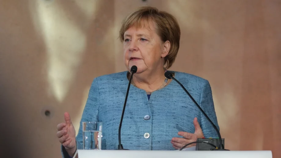 Меркел: ЕК вече не може да спре "Северен поток 2"