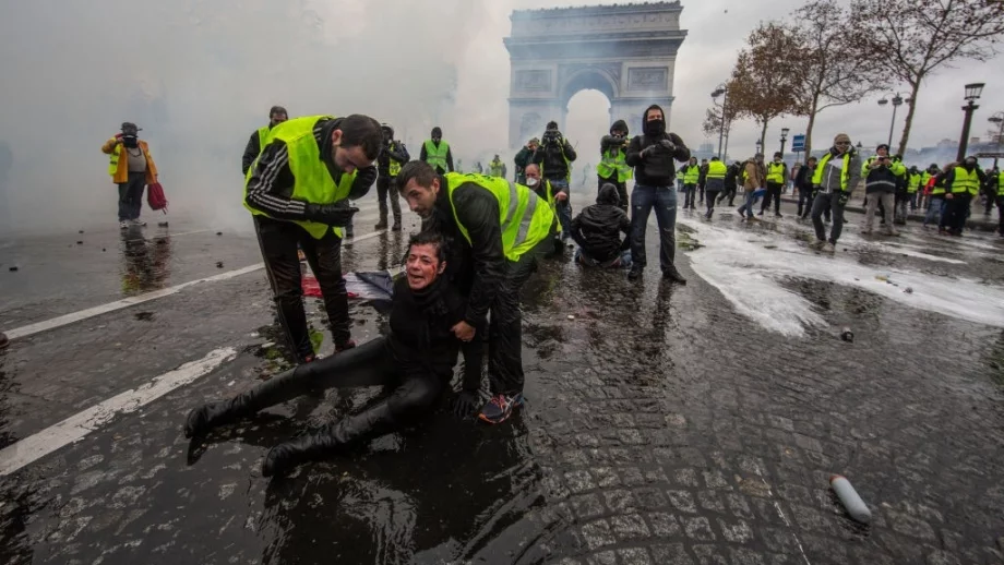 След протестите: Франция с мораториум на ръста на данъците върху горивата