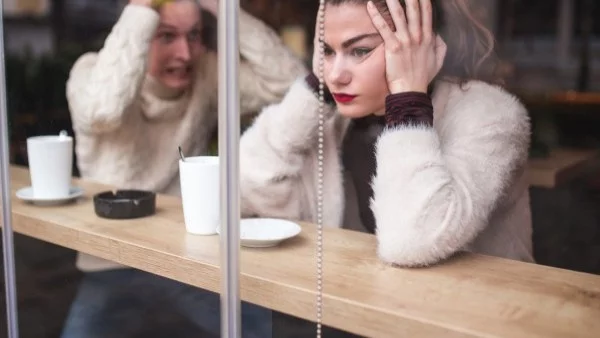 Зодиите с любовни проблеми през април