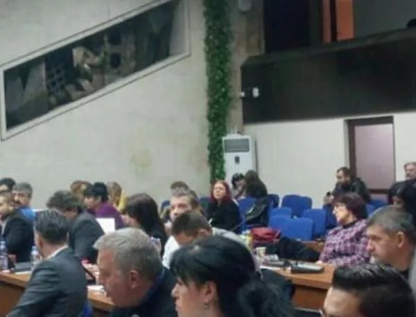 Извънредна сесия на общинския съвет в Благоевград по казуса с Камерната опера