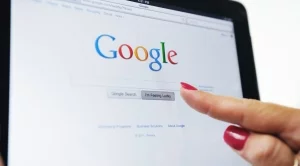  {{ otherArticle[0].article.title }} 