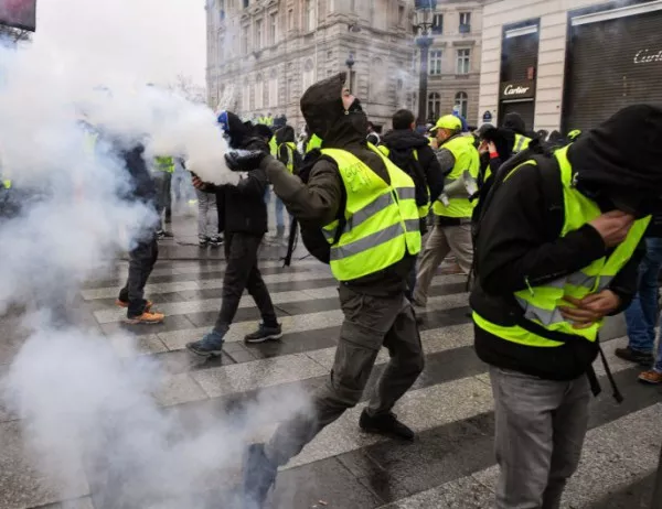 Множество ранени и арестувани след поредните протести на "жълтите жилетки" във Франция (ВИДЕО)