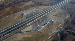  {{ otherArticle[0].article.title }} 