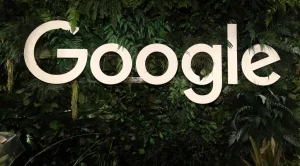 ЕК: Google и Facebook не се борят достатъчно с фалшивите новини