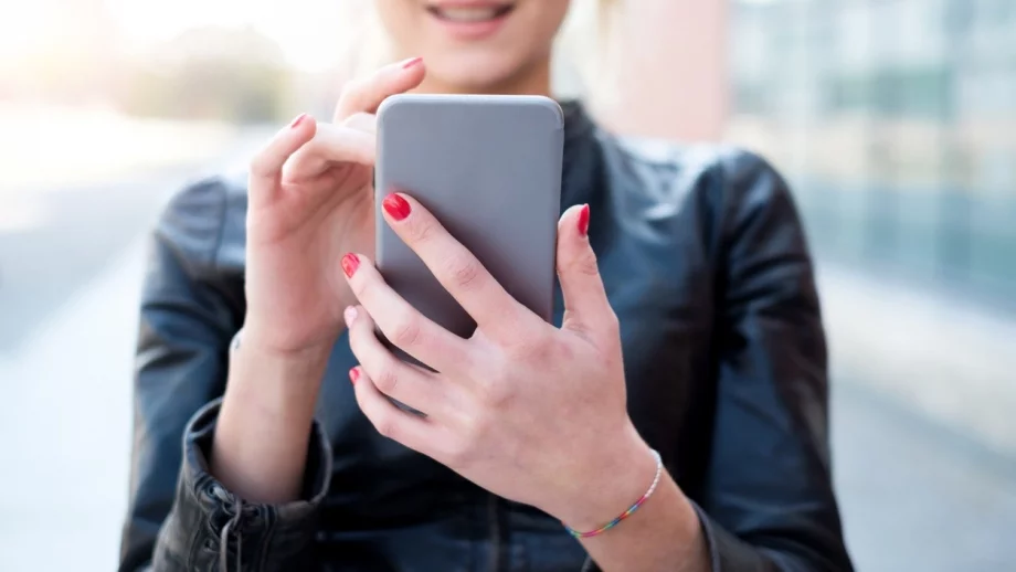 От 15 май: 19 евроцента на минута за разговор в ЕС и 6 евроцента за SMS