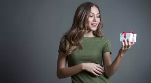 Фирмите у нас масово заменят коледните бонуси с тематични подаръци 