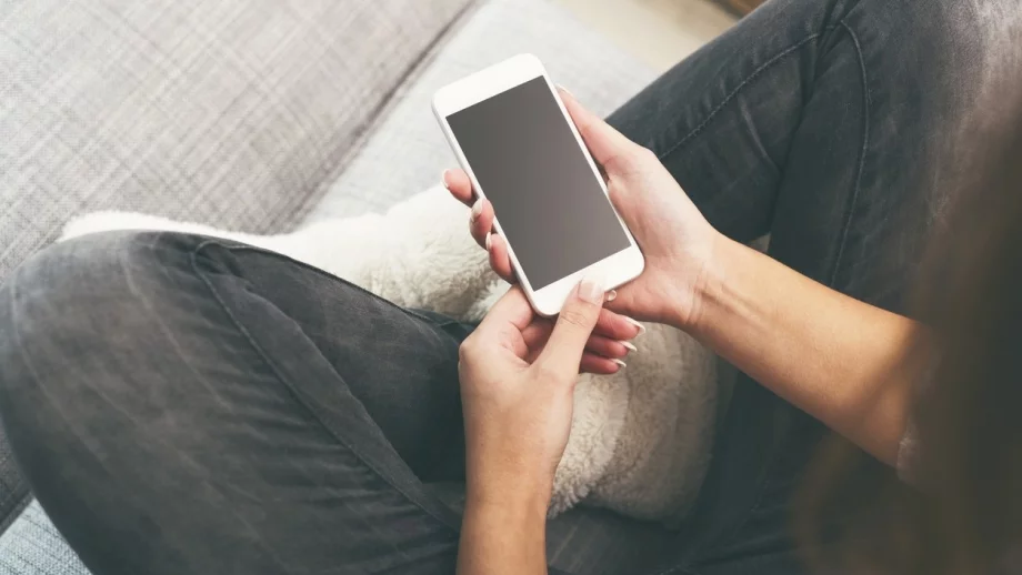 Българите масово не ограничават данните си за приложенията в телефоните си