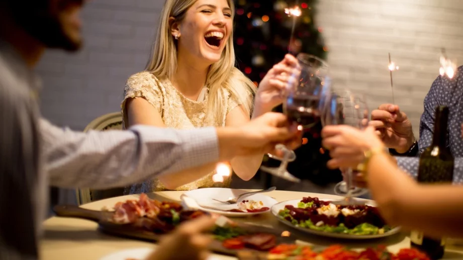9 теми на разговор, които да избягвате на семейната празнична трапеза