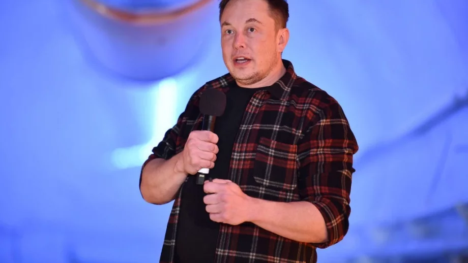 Мъск смята да изпрати Tesla на Марс? (СНИМКИ)