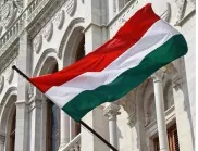 С живи вериги хиляди унгарци подкрепиха учителска стачка в Будапеща