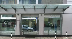  {{ otherArticle[0].article.title }} 