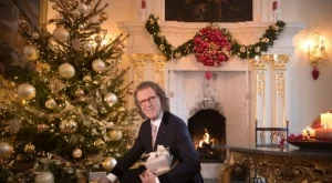 Кралят на валса сам купува подаръците за Коледа