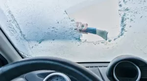 Лесни трикове за размразяване на стъклото на колата