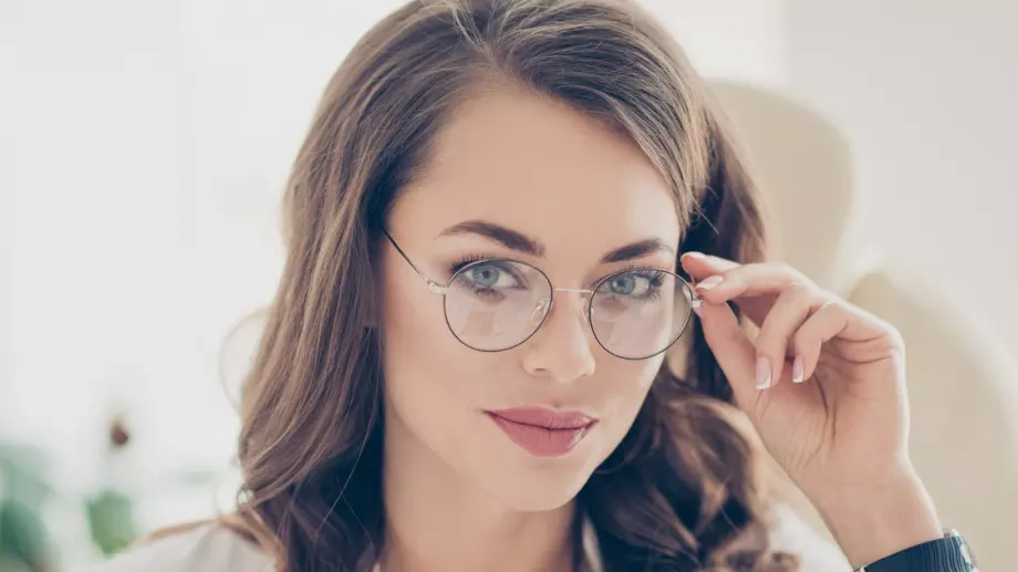 Какви са симптомите на астигматизма?