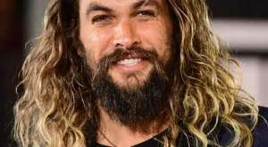 Изненада! Джейсън Момоа си обръсна брадата (видео)