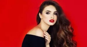 С този лесен трик червилото ви ще седи цял ден и няма да се размазва