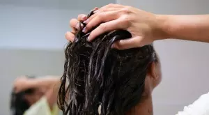 З домашни маски за коса, които превръщат и сламата в коприна