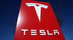 Tesla намали цените и печалбата ѝ спадна