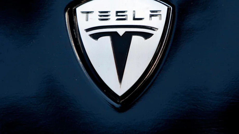 Tesla с рекордни доставки през второто тримесечие