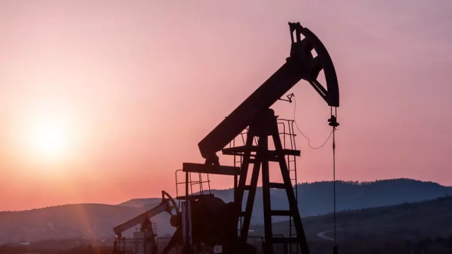 Петролът може да поевтинее до 10 долара за барел?