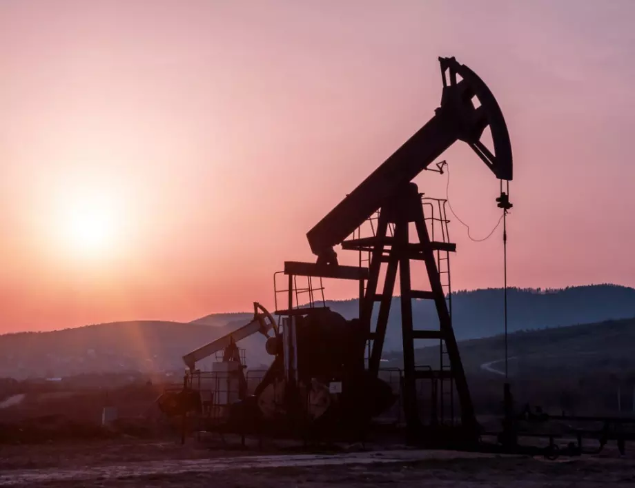 Какво ще стане с цената на петрола догодина?