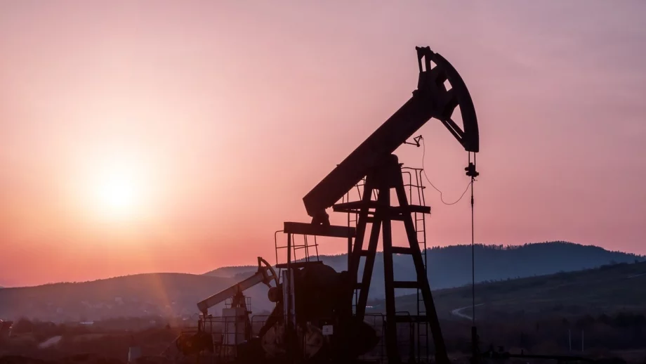 Леко поскъпване на петрола след решението на ОПЕК