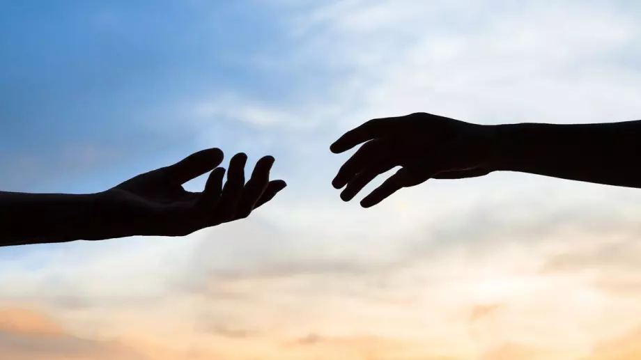 Сбогувахме се, пуснахме ръцете си, но забравихме да пуснем сърцата си