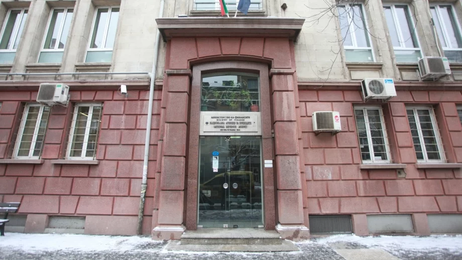 Увеличиха заплатата на шефката на НАП