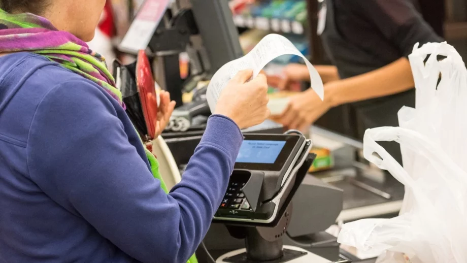 Държавата пак тръгна да отлага наредбата за касовите апарати