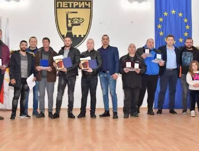 Сурвакарите от Петрич получиха награди и отличия