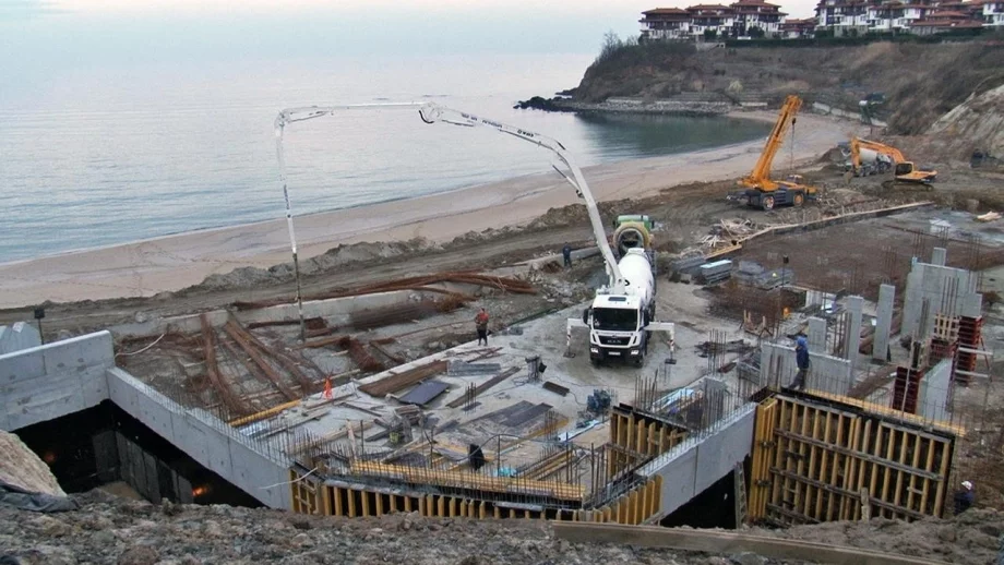 Строежите на къмпинг "Градина" и плаж "Алепу" ще бъдат спрени