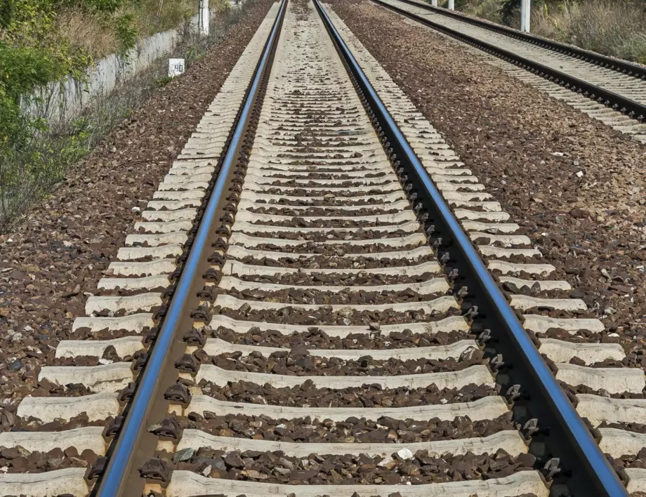 Влак дерайлира на столичната гара "Илиянци"