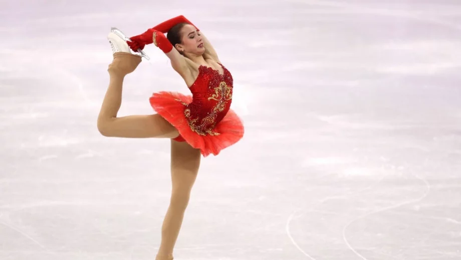 Защо фигуристките покриват кънките си с клина?