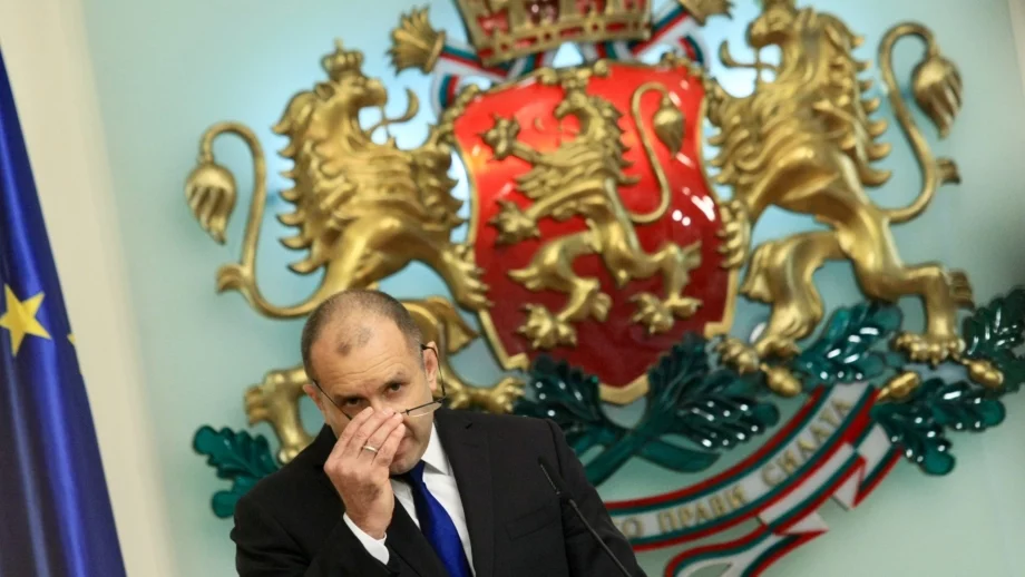 Опасната разходка на Румен Радев