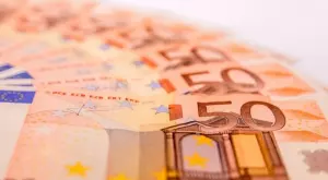  {{ otherArticle[0].article.title }} 