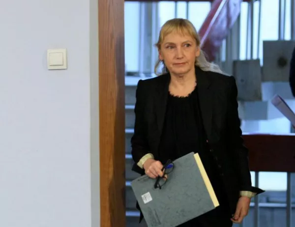 Йончева внесе сигнали до прокуратурата с информация за участие на Борисов в "Апартаментгейт"