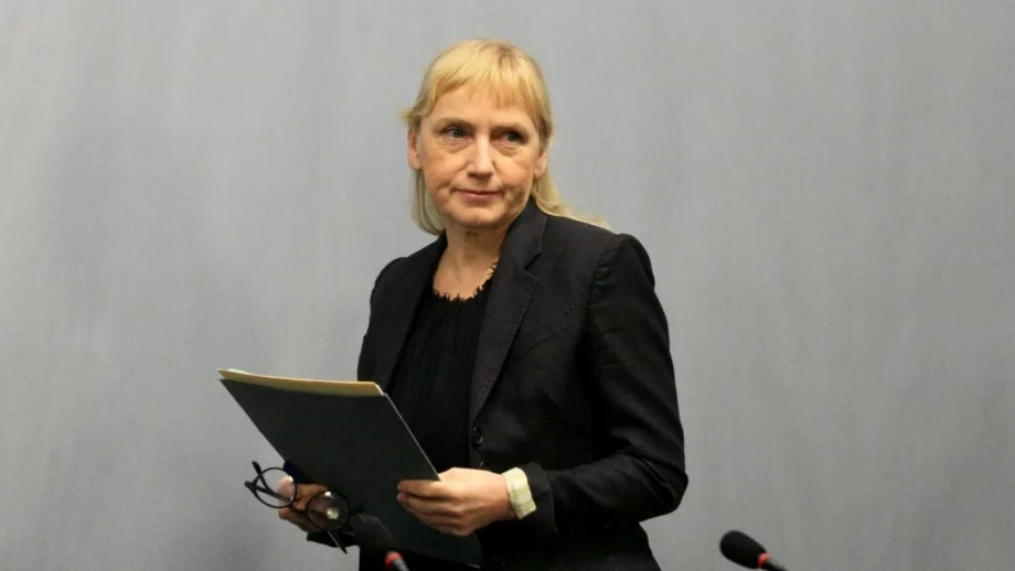 Йончева дава оригиналния запис по скандала "Ало, Банов" на прокуратурата