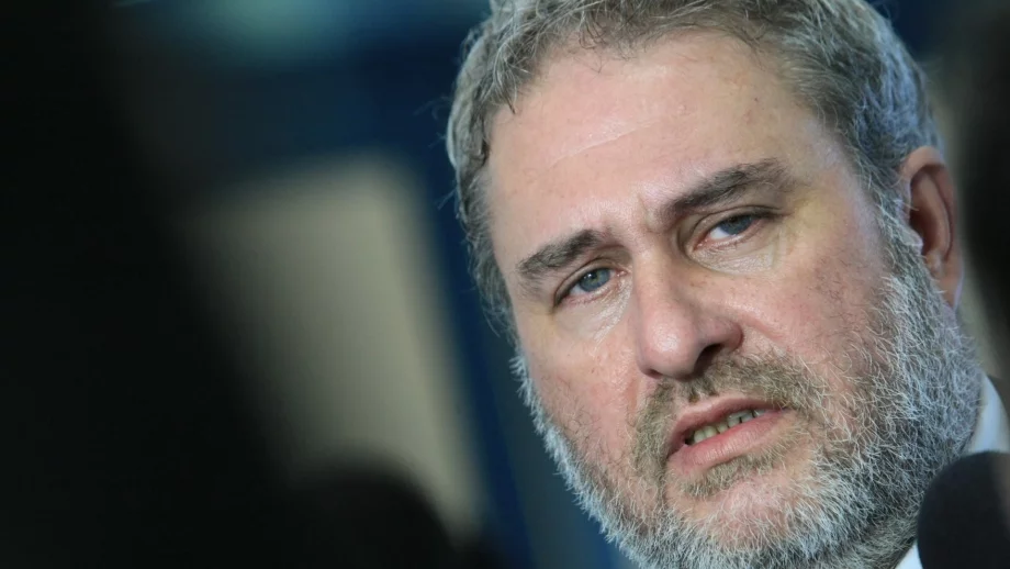 Банов излезе с обяснение, че 4 г. бил рекетиран чрез трети лица