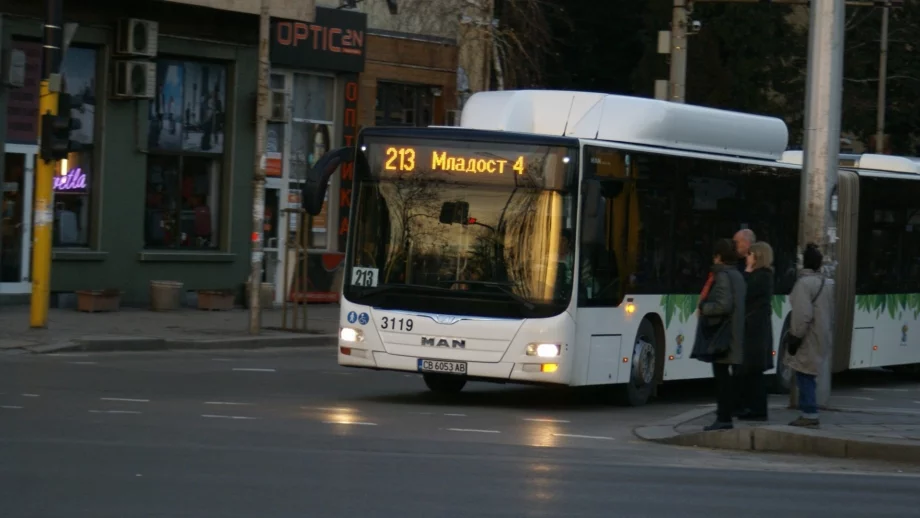 Шофьорите на градския транспорт в София плашат с протести