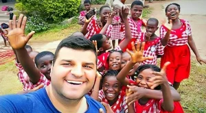Българин с добро сърце спасява бедстващи деца в Африка 