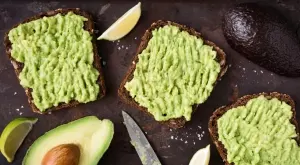 Бързо, лесно и много вкусно гуакамоле   