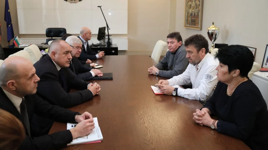 Борисов: Болници няма да закривам, искам решение