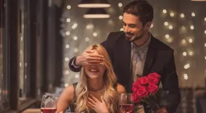 Виц за днес: Двойка ще празнува годишнина