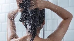 Колко често трябва да миете косата си според типа й