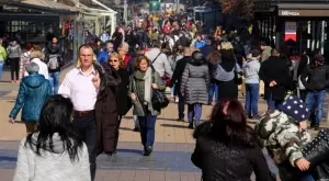 Близо 124 000 млади хора в България нито работят, нито учат 