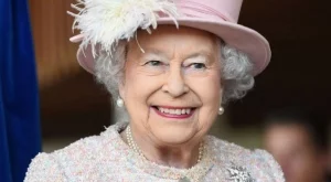  Елизабет Втора навърши 93 (видео)