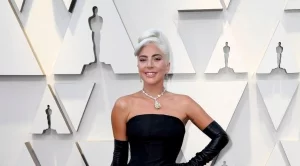Лейди Гага носеше 30 млн. долара около врата си на "Оскар"-ите (СНИМКИ)
