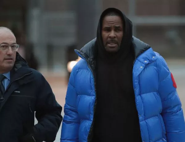 Певецът R Kelly се разплака в интервю по националната американска