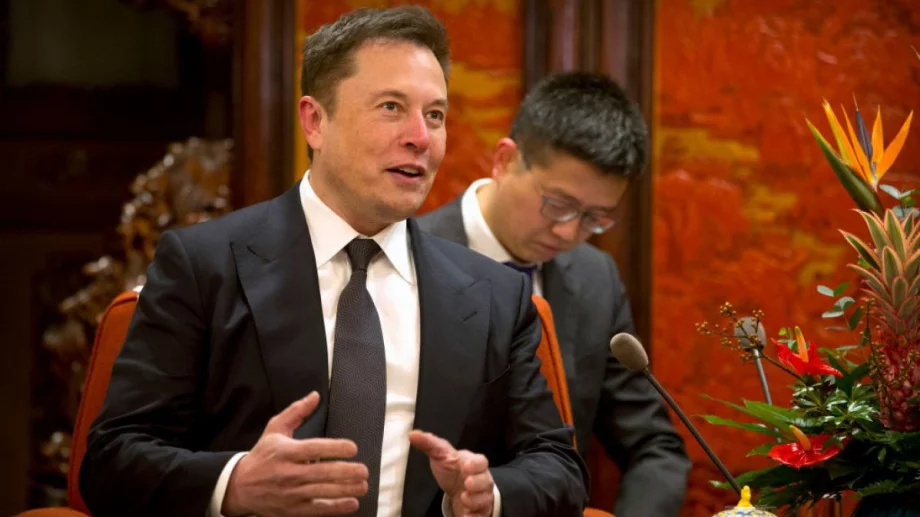 Как да се конкурираме с изкуствения интелект на пазара на труда според милиардера Илон Мъск
